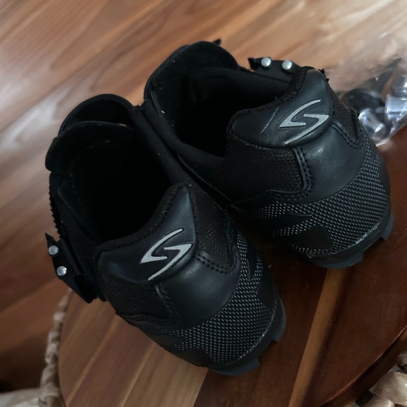 Serfas women’s Black Cycling Shoes with Silver Accents - Picture 5 of 7